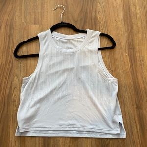 Lululemon train to be tank